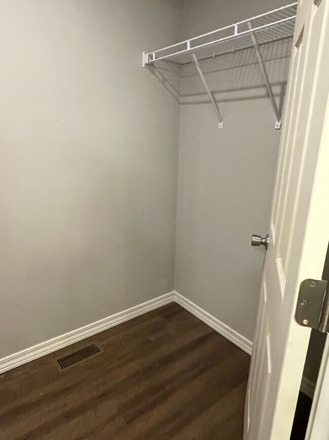Foto del edificio - 3 Bed 2 Bath 2 Car Garage House