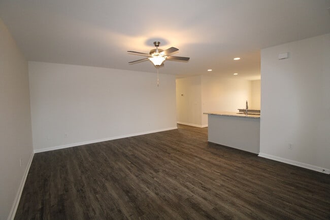 Foto del edificio - 578 Brushwood Dr