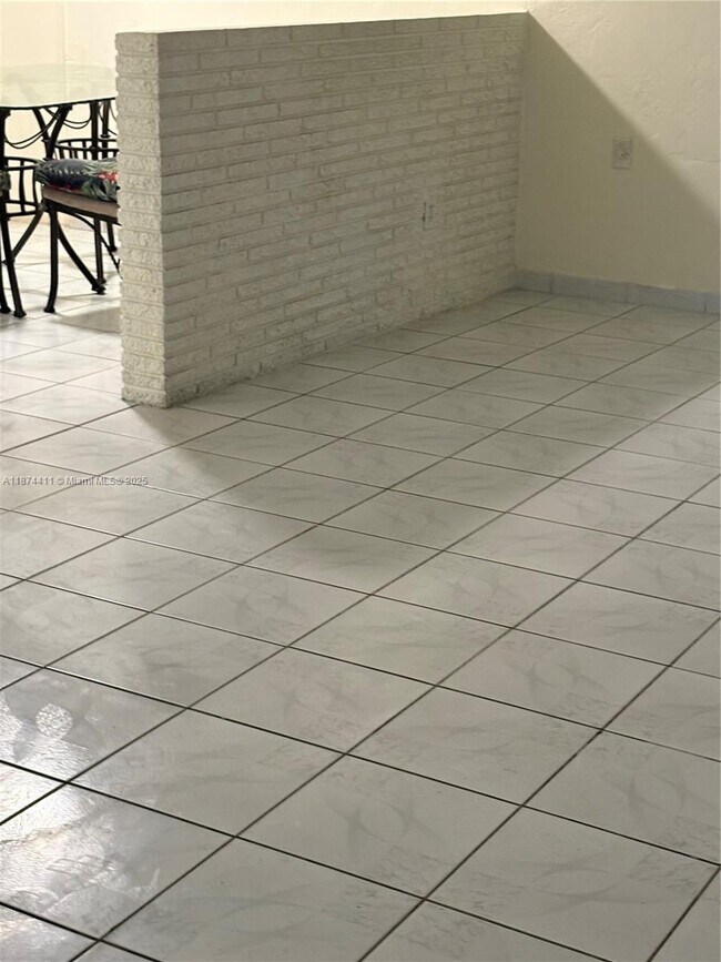 Foto del edificio - 20520 NW 2nd Ct