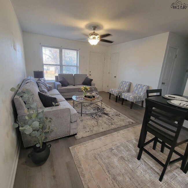 Foto del edificio - 1309 Harvey Dr