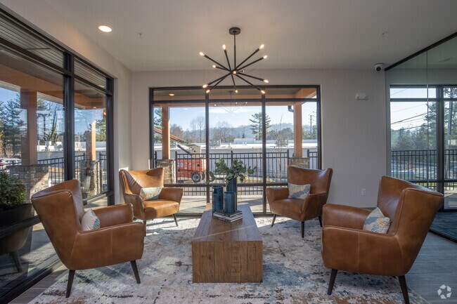 Oficina de arrendamiento - Madison Long Shoals