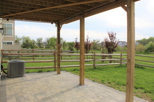 Building Photo - 875 Lissicasey Loop