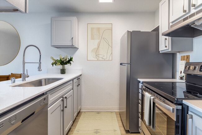 Building Photo - Lodge at Madrona Ridge