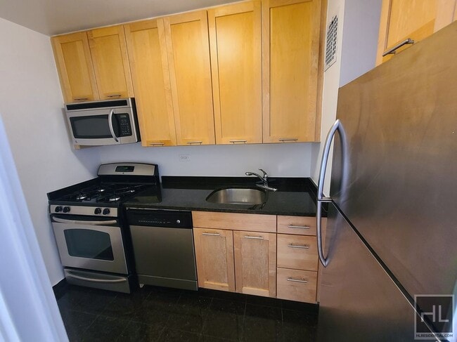 Foto del edificio - EAST 49 STREET