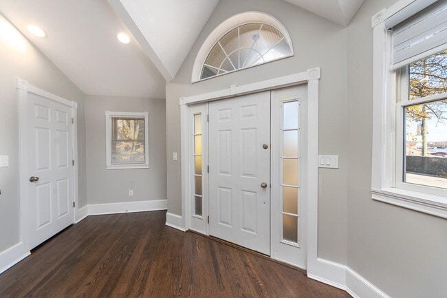 Building Photo - 270 S Center St