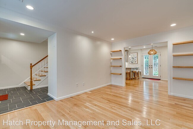 Foto del edificio - 3 br, 2.5 bath House - 6637 Fairfax Rd Uni...