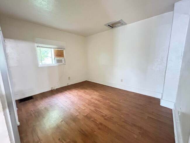 Foto del edificio - 4702 Bryant Ave