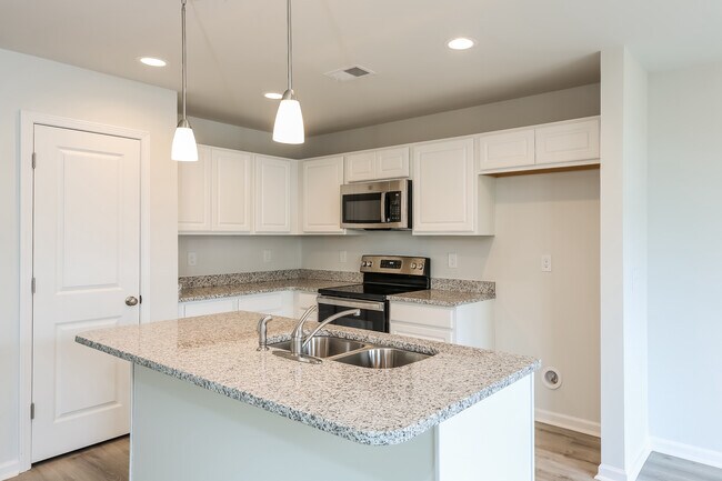 Foto del edificio - 229 Celebration Ave, Anderson, SC
