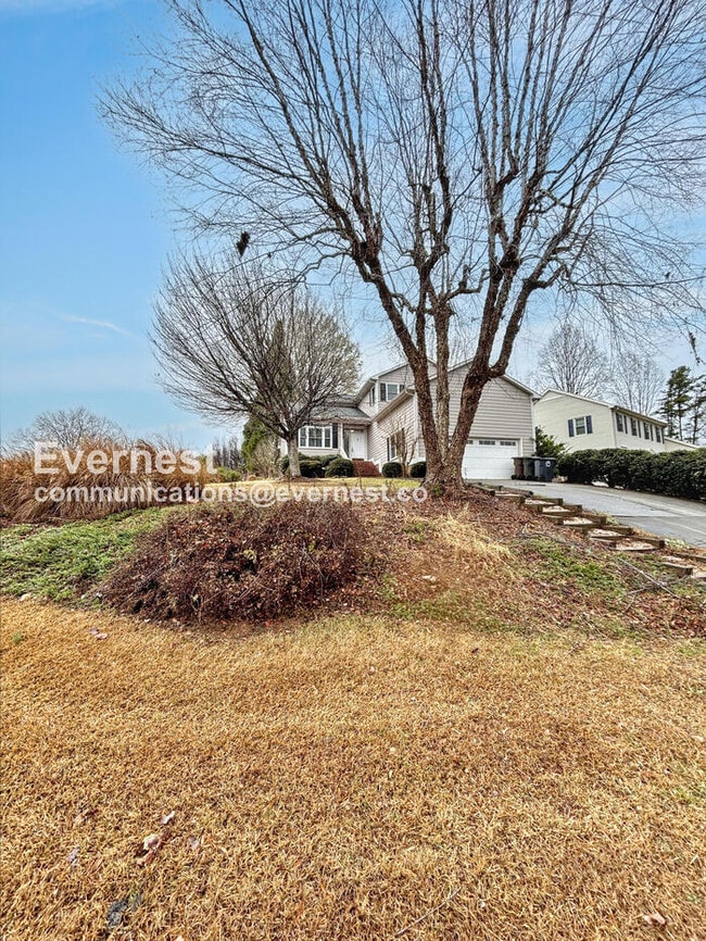 Building Photo - 3501 Shaker Dr