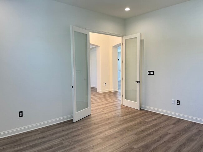 Building Photo - COMING SOON! - Belcourt Seven Oaks