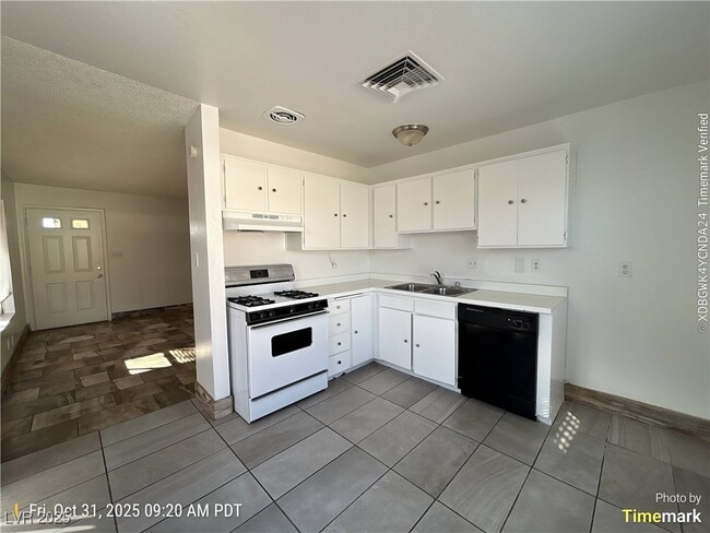 Building Photo - 7078 Forest Vista St