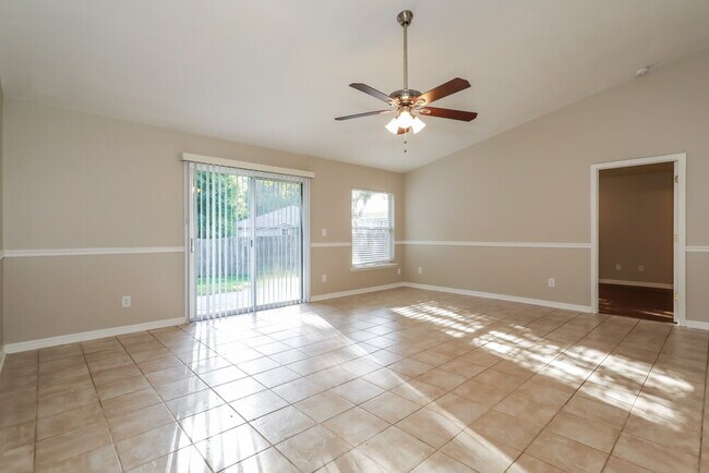 Foto del edificio - 1697 Glen Laurel Dr