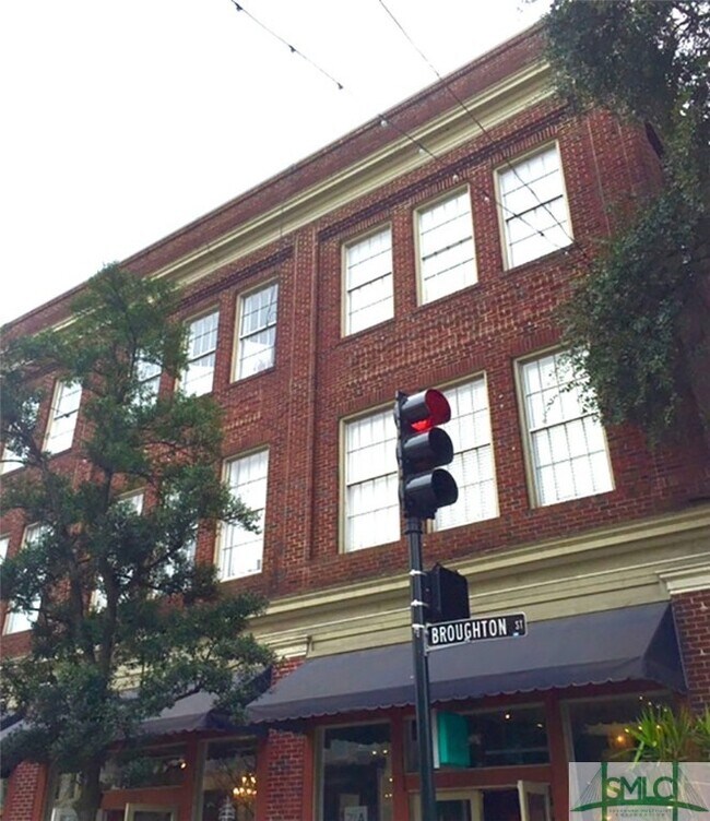 Foto del edificio - 321 W Broughton St