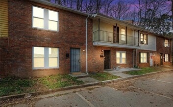 Building Photo - 1903 Whitehall Forest Ct SE