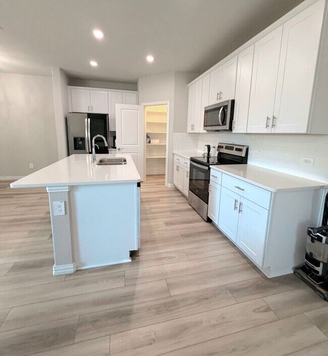 Building Photo - 3313 Sedge Grass Dr