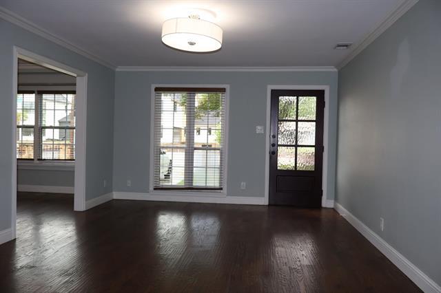 Foto del edificio - 4902 W Mockingbird Ln