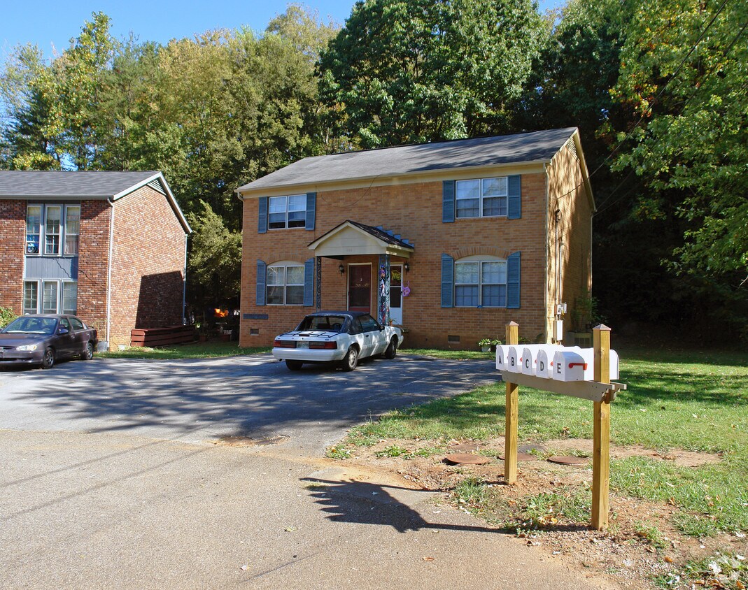 Foto principal - 804 Teaberry Rd