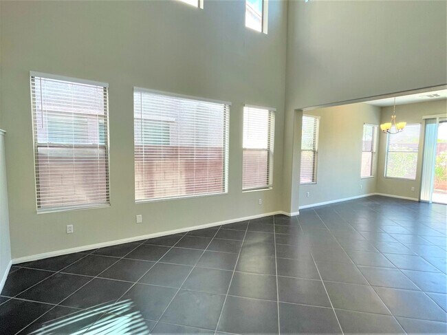 Foto del edificio - 10463 Foggy Glen Avenue