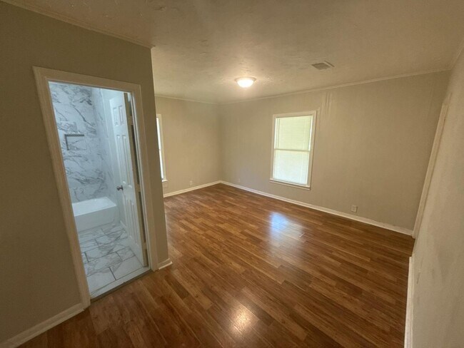 Foto del edificio - 4195 Chaison Ave