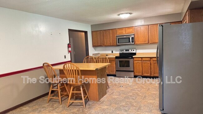 Foto del edificio - 1305 Ridgeway Cir