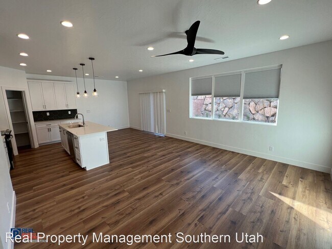 Building Photo - 3 br, 2.5 bath House - 876 E Desert Cactus Dr