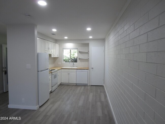Foto del edificio - 1450 E Bethany Home Rd