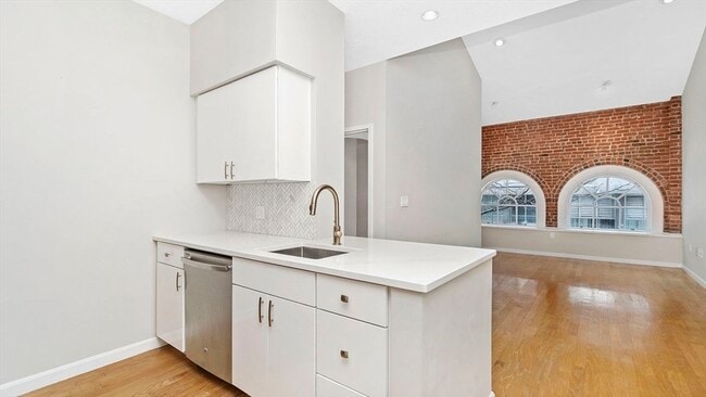 Building Photo - 106 13th St