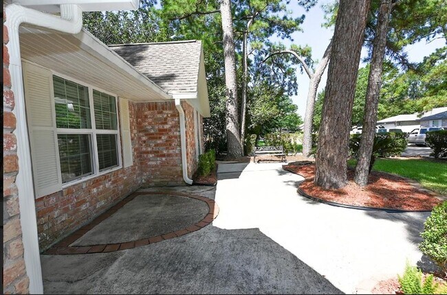 Building Photo - 9515 Ballin David Dr