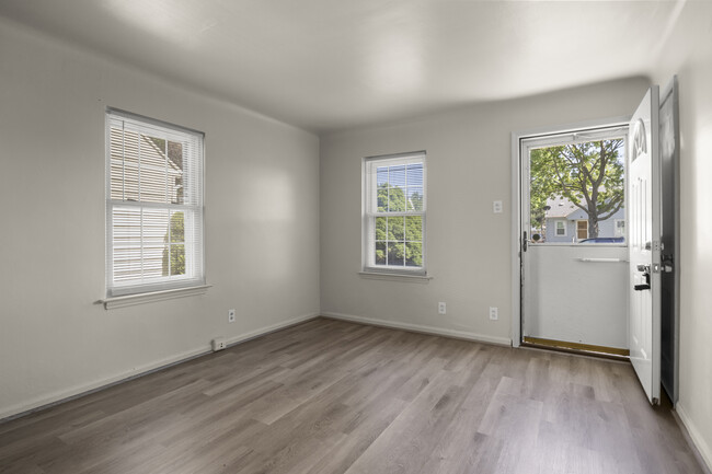 Foto del edificio - 26160 Hanover St