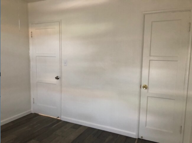 Building Photo - 4851 Bell Ave