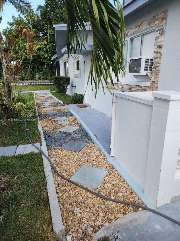 Foto principal - 4795 NW 42nd St