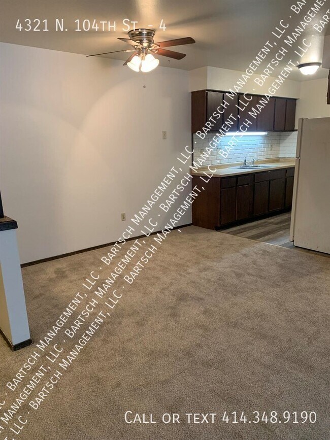 Foto del edificio - 4321 N 104th St