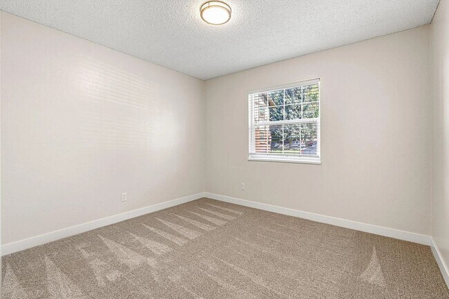 Foto del edificio - Updated 2 Bed/1 Bath Apartment in Desirabl...