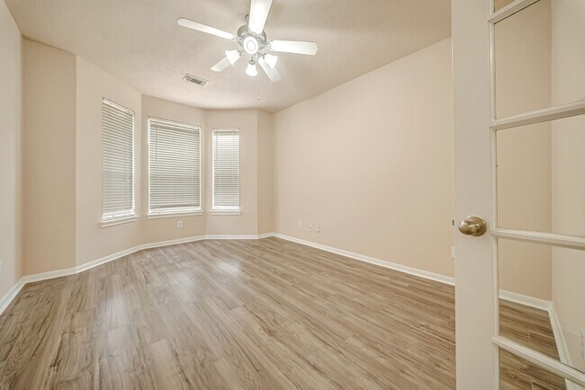 Foto del edificio - 18106 Linden Forest Ln
