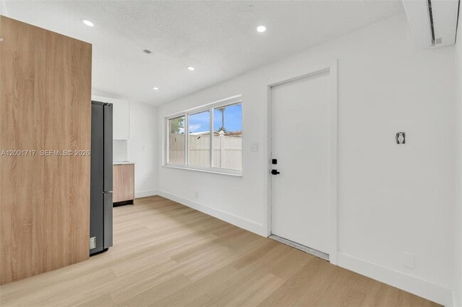 Building Photo - 1611 NE 50th Ct