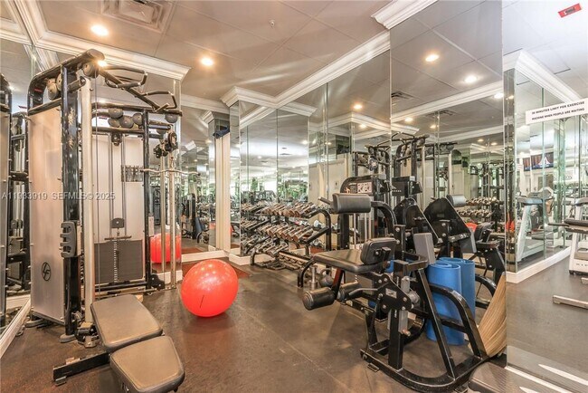 Foto del edificio - 2030 S Ocean Dr