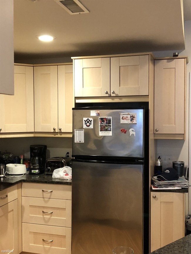 Building Photo - 4 br, 2 bath  - 106 High St # 1