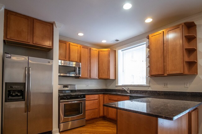 Building Photo - 2319 W Rosemont Ave