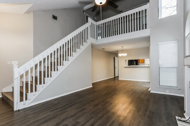 Building Photo - 635 Las Brisas Dr
