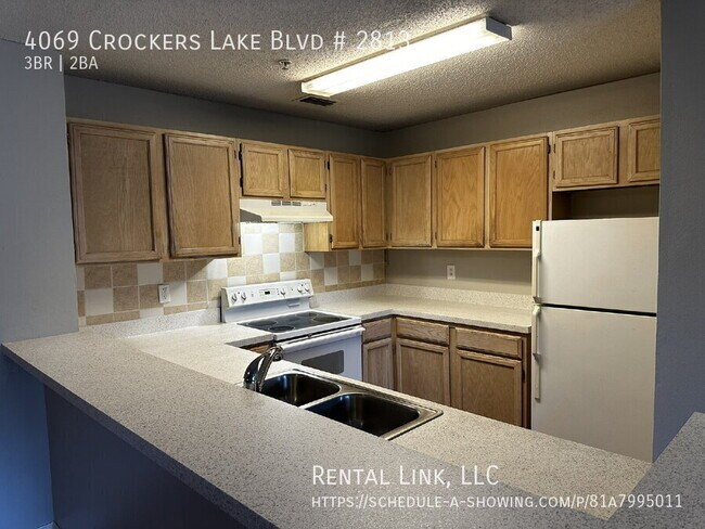 Foto del edificio - 4069 Crockers Lake Blvd