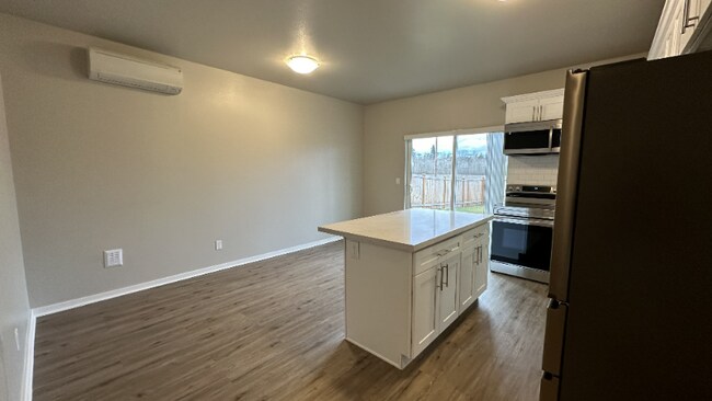 Building Photo - 12483 SE 301st Pl