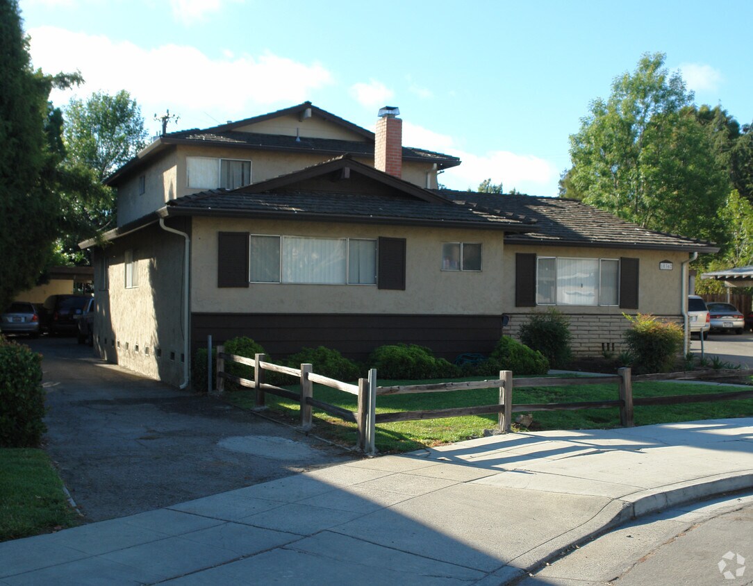 Primary Photo - 10362 Greenwood Ct