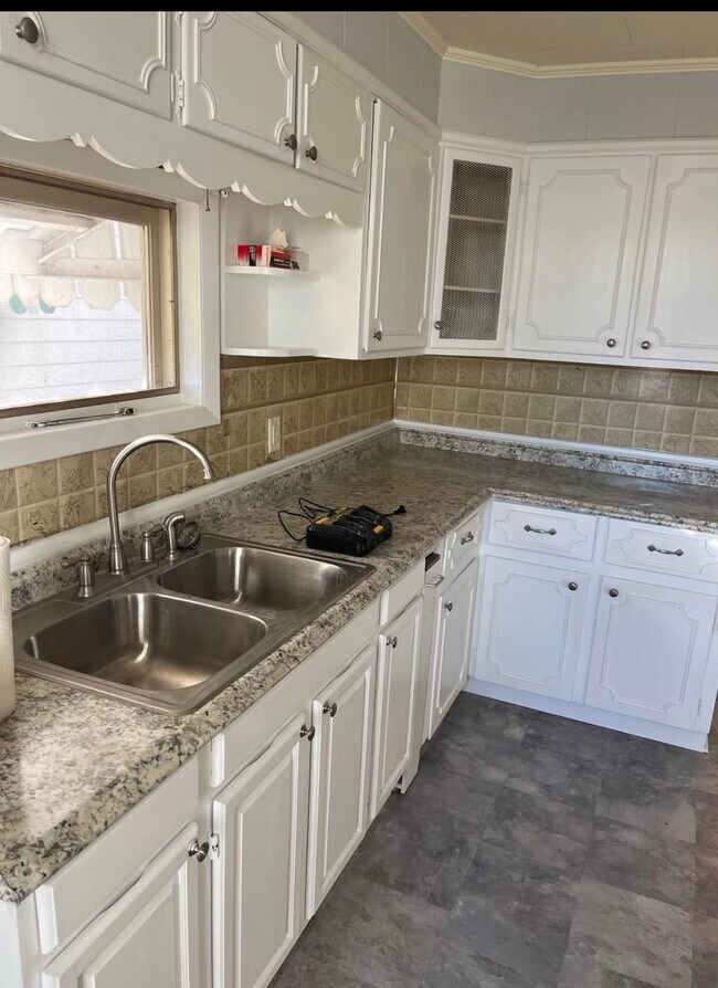 Eat in kitchen - 312 W 3rd St