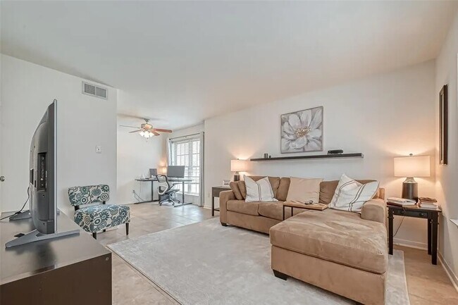 Foto del edificio - 515 Tallowood Rd