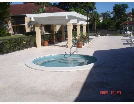 Foto del edificio - Two bedroom on 1st floor