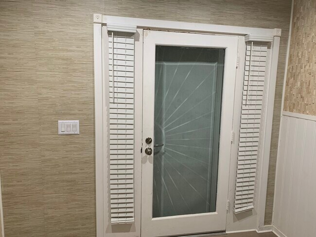 Entrada - 3520 Pansy Dr