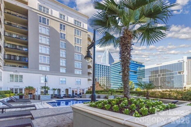 Foto del edificio - 909 Camden Grandview Rd