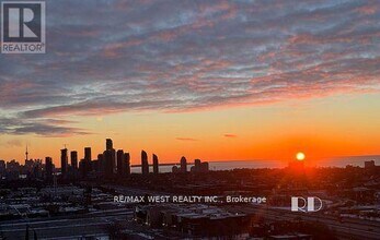 Building Photo - 15 Zorra St