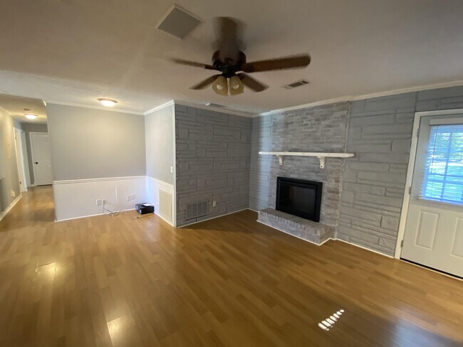 Building Photo - 3019 Apache Dr