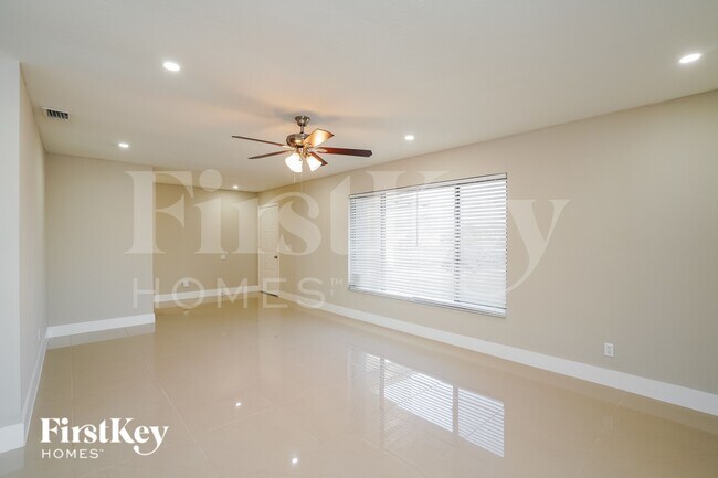 Foto del edificio - 708 NE 7th Terrace